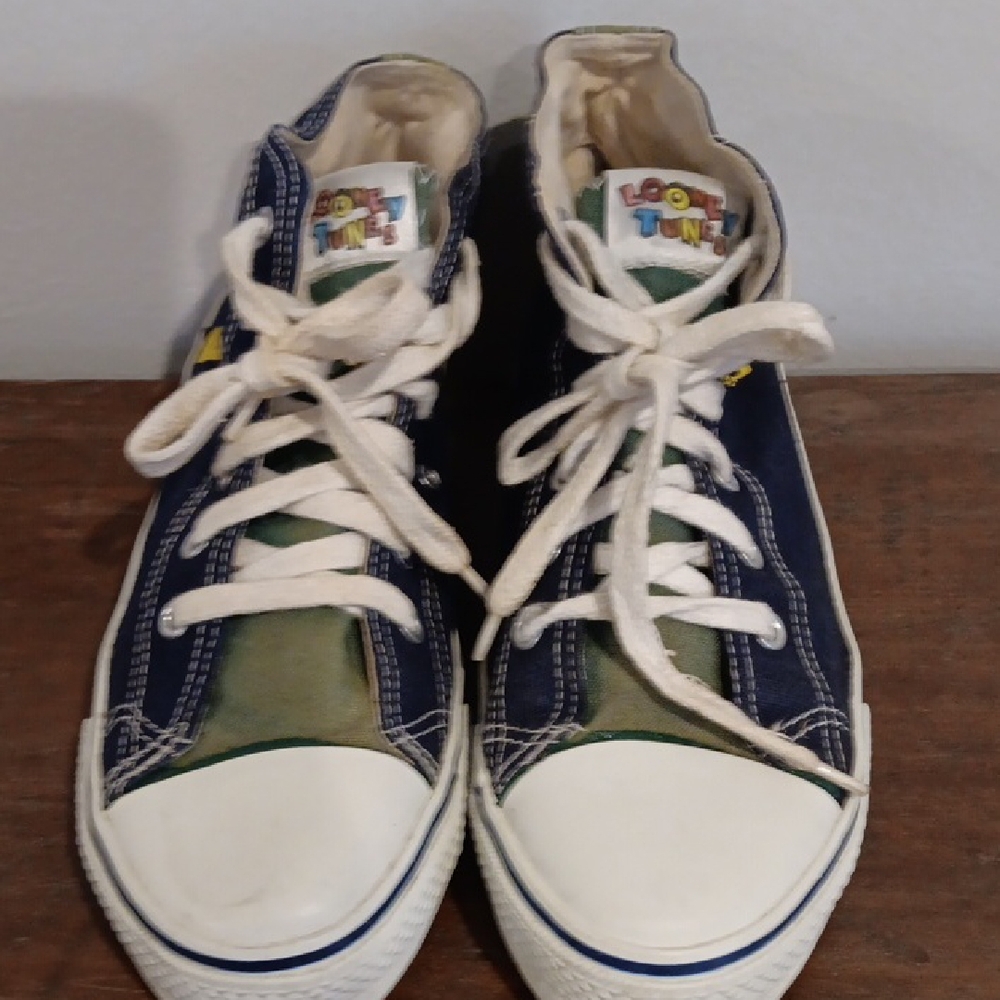 Warner Bros. Looney Tunes Kids Sneakers  Featuring Tweety Bird Navy & White Sz 6